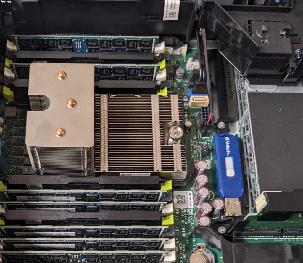 Internal USB boot drive for ESXi